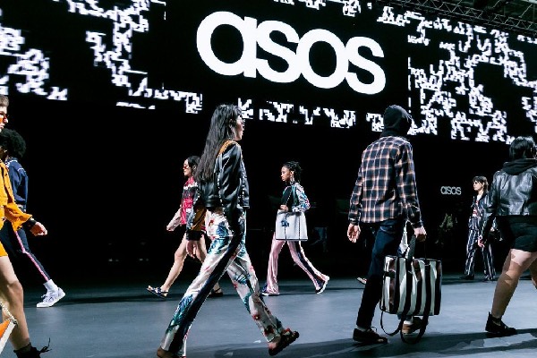 பேஷன் சாம்ராஜ்யத்தை கட்டியெழுப்பிய பிரித்தானிய தொழிலதிபர்: 17 வது மாடியில் இருந்து விழுந்து உயிரிழப்பு | Uk Businessman Died Who Build Asos Fashion Empire