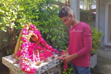 சுனாமிப் பேரலை அவலம்; அஞ்சலி செலுத்தினார்  சுனாமி பேபி அபிலாஷ்