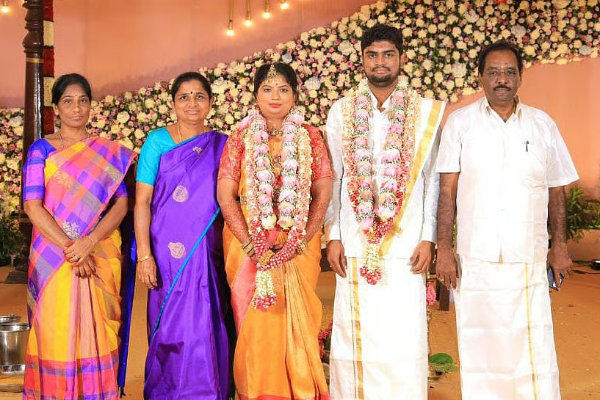120 சவரன், 25 லட்சம், கார் போதாது - வரதட்சணை கொடுமையால் பெண் தற்கொலை! | Woman Suicide Tiruppur Demand Dowry Like Rithanya