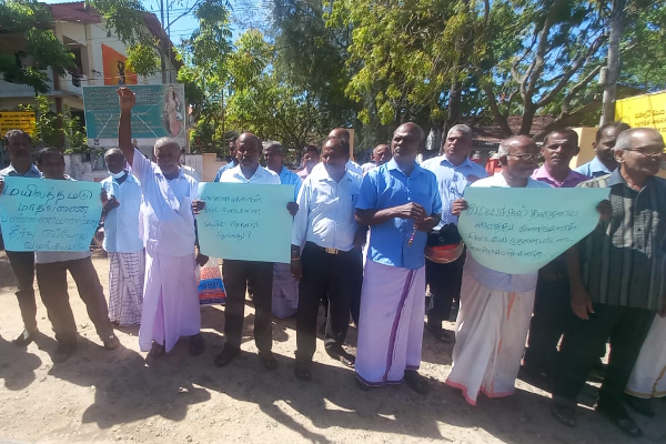 நாட்டுக்கு சோறு போடுவது நாங்கள், விலையை தீர்மானிப்பது நீங்களா..! வவுணதீவில் போராட்டத்தில் இறங்கிய கமக்கார அமைப்புக்கள் | Protest For Farmers Agriculture Systems