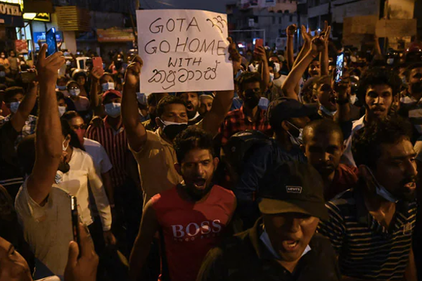 நான்காவது நாளாக தொடரும் மக்கள் எழுச்சிப் போராட்டம் (Photos) | Colombo Protest People Sl Today Economiccrisis