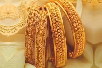අද කැරට් 24 රන් පවුමක් මෙච්චරයි - හිතුවට වඩා මිල වෙනස් වුණ අද රන් වෙළඳපොළේ මිල ගණන් මෙන්න