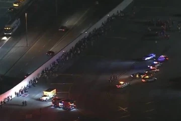 விமான நிலையத்தினுள் துப்பாக்கியுடன் மர்ம நபர்... பதறியடித்து வெளியேறிய ஆயிரக்கணக்கானோர்