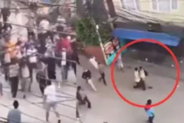 நிதியமைச்சரை தெருவில் ஓடவிட்டு அடித்த போராட்டக்காரர்கள் ; நேபாளத்தில் தொடரும் பதற்றம்