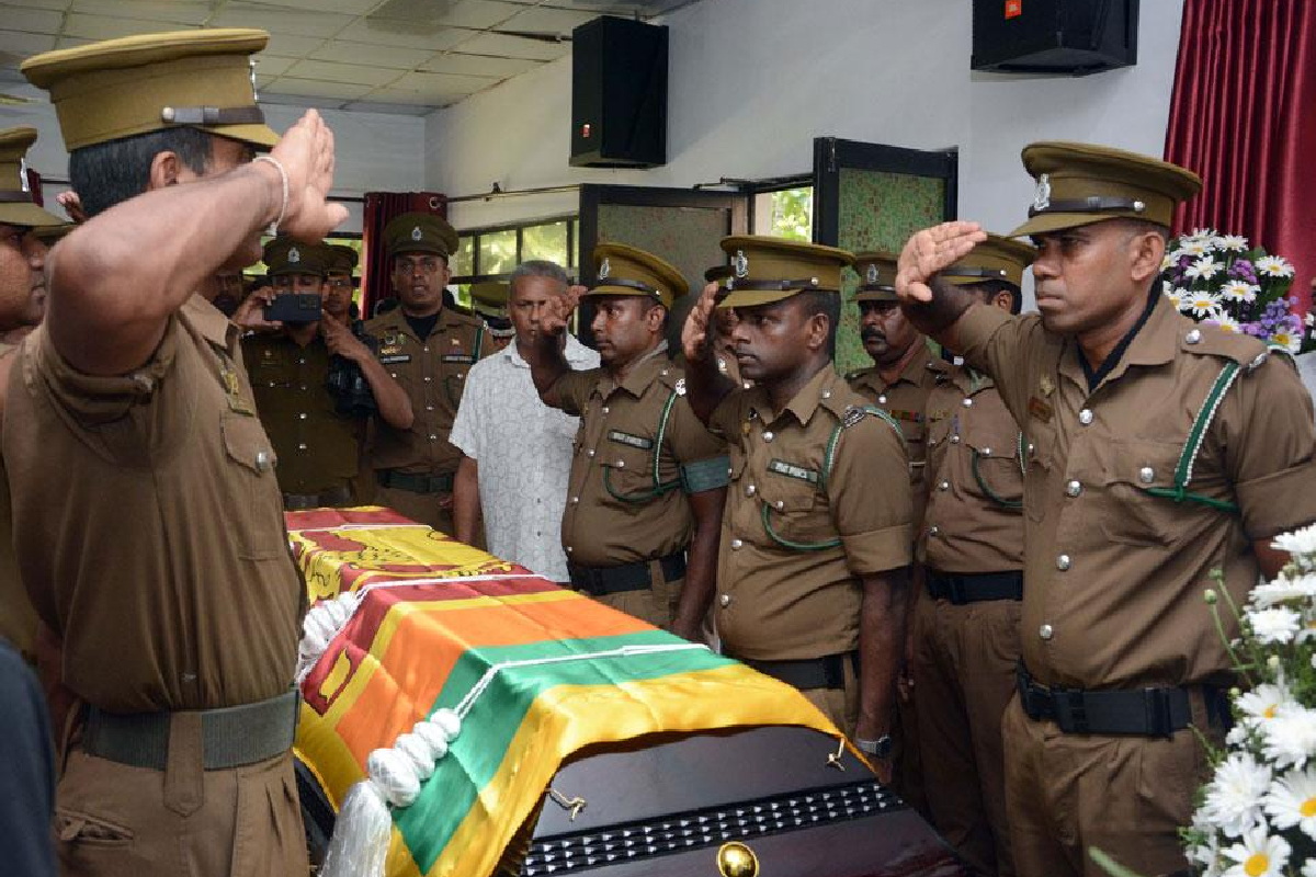 நீர்கொழும்பு சிறைச்சாலை மோதல்; இரு அதிகாரிகளின் இறுதிச்சடங்கு இன்று! | Negombo Prison Clash Funerals Of Two Officers நீர்கொழும்பு சிறைச்சாலை மோதல்; இரு அதிகாரிகளின் இறுதிச்சடங்கு இன்று! | Negombo Prison Clash Funerals Of Two Officers