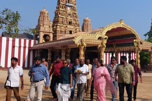 வரலாற்று பிரசித்தி பெற்ற யாழ் நல்லூரில் ஆரம்பமான பாத யாத்திரை!(Photos) | Foot Pilgrimage Started In Historic Jaffna Nallur