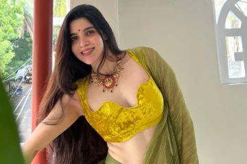 நடிகை திவ்யபாரதி அழகிய உடையில் தீபாவளி கொண்டாட்டம்