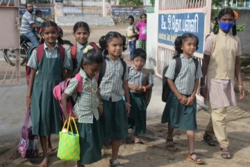 குறையாத வெயில்...மீண்டும் பள்ளிகள் திறப்பு தேதி தள்ளிப்போகுமா?