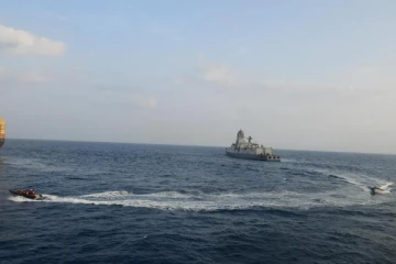 செங்கடலில் இலங்கையர்கள் உட்பட வெளிநாட்டவர்களுடன் பயணித்த கப்பல் தாக்கி அழிப்பு