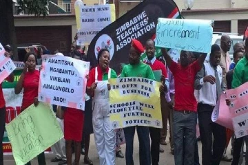 ஜிம்பாப்பேவில் ஊதிய உயர்வு கேட்ட 90 சதவீத ஆசிரியர்களின் பரிதாப நிலை