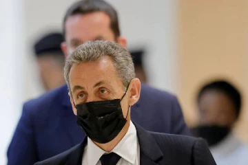 பிரான்ஸின்  முன்னாள் ஜனாதிபதிக்கு ஓராண்டு கால சிறைத்தண்டனை