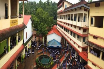மாணவ மாணவிகளுக்கு இடையில் “பாலின சமத்துவத்துவம்” கேரள பாடசாலையின் முன்மாதிரி