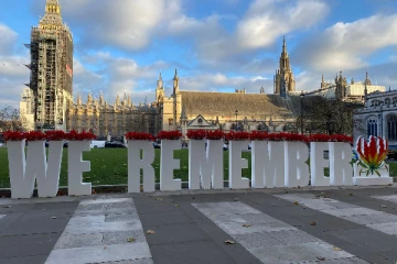 மாவீரர்களை நினைவுகூர்ந்து அஞ்சலி செலுத்திய பிரித்தானிய நாடாளுமன்ற உறுப்பினர்கள் (PHOTOS)