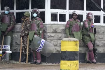 கென்யாவில் அமைதியற்ற சூழல் ; அரசுக்கு எதிரான போராட்டத்தில் 11 பேர் சுட்டுக்கொலை