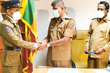 பொலிஸ் அதிகாரி ஒருவரின் நெகிழ்ச்சியான செயல்