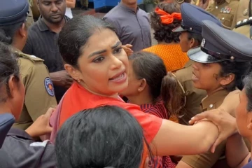 ஜே.வி.பியினர் எமது வீட்டுக்குள் துப்பாக்கிகளுடன் புகுந்து தாக்குதல் நடத்தினர் - ஹிருணிகா