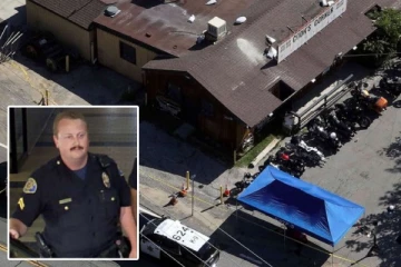 அமெரிக்காவில் மனைவியை குறித்து வைத்து ஓய்வு பெற்ற பொலிஸ் அதிகாரி துப்பாக்கி சூடு: 3 பேர் பலி