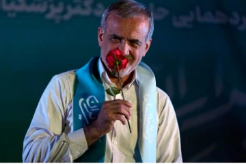 ஈரான் ஜனாதிபதி தேர்தலில் பழமைவாத வேட்பாளரை தோற்கடித்த சீர்திருத்தவாதி!