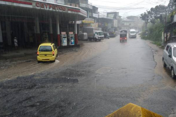 நீரில் முழ்கிய கொழும்பின் முக்கிய வீதிகள்! | Nuwara Eliya Colombo Hatton Street Heavy Rain நீரில் முழ்கிய கொழும்பின் முக்கிய வீதிகள்! | Nuwara Eliya Colombo Hatton Street Heavy Rain
