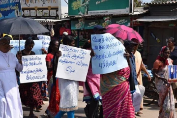 சர்வதேச மகளிர் தினத்தை முன்னிட்டு மன்னாரில் கவனயீர்ப்பு பேரணி