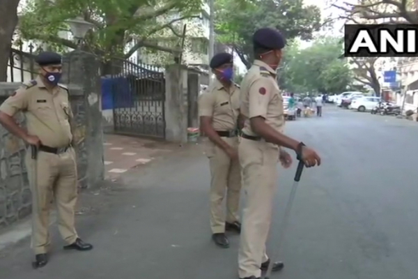 அம்பானி வீட்டிற்கு அருகில் நின்ற காரில் வெடிப்பொருள்: அதிர்ச்சியில் காவல்துறை | Ambani House Car Bomb