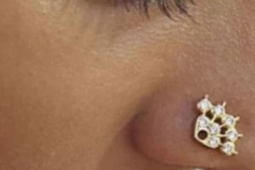 தடுப்பூசிக்கு தங்க மூக்குத்தி ..குஜராத்தில் நூதன அறிவிப்பு