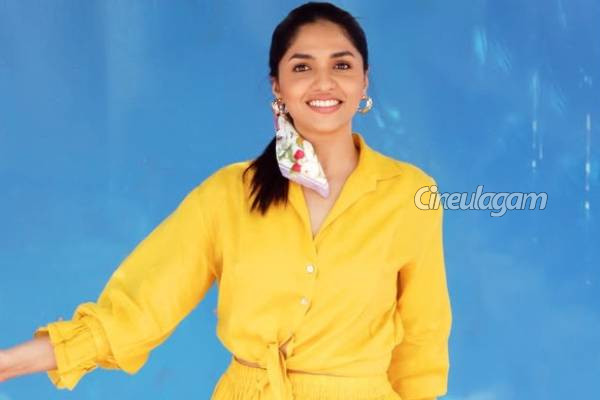 அட நடிகை சுனைனாவின் காதலர் இவர்தானா, முதன்முறையாக வெளியான போட்டோ... ஸ்பெஷல் டே | Actress Sunaina Latest Photo With Her Boyfriend அட நடிகை சுனைனாவின் காதலர் இவர்தானா, முதன்முறையாக வெளியான போட்டோ... ஸ்பெஷல் டே | Actress Sunaina Latest Photo With Her Boyfriend