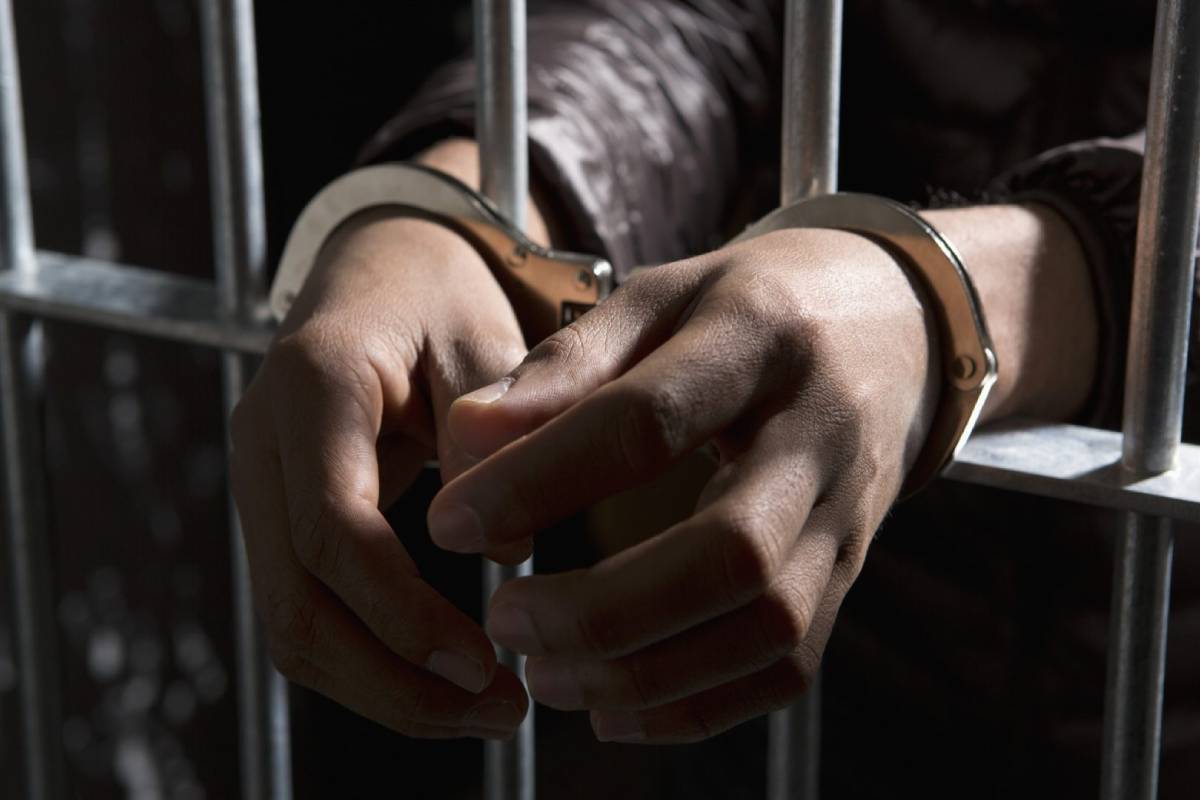 நுகேகொடையில் வர்த்தகர் ஒருவர் கைது: பொலிஸாரின் தீவிர சோதனை | Businessman Arrested In Nugegoda நுகேகொடையில் வர்த்தகர் ஒருவர் கைது: பொலிஸாரின் தீவிர சோதனை | Businessman Arrested In Nugegoda