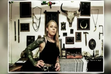 இறந்தவர்களை வைத்து  பல லட்சம் ரூபாய் சம்பாதித்த இளம்பெண்- வைரலாகும் ஆச்சரிய சம்பவம்!