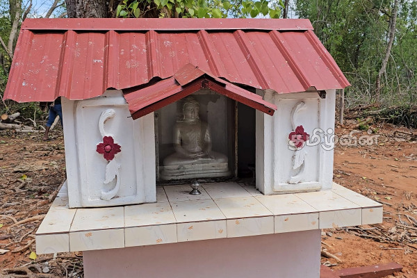 யாழ். காங்கேசன்துறையில் ஞான வைரவர் ஆலயம் முன்னால் புத்தர் சிலை! | Buddhist Statue In Kks Jaffna Hindu Temple