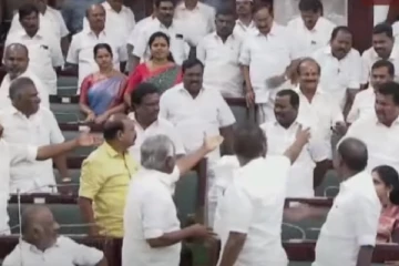 சட்டமன்றத்தில் இபிஎஸ், ஓபிஎஸ் அணியினர் இடையே கடும் வாக்குவாதம்..!