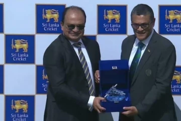 சர்வதேச கிரிக்கெட்டில் சாதனை படைத்த இலங்கையர்!