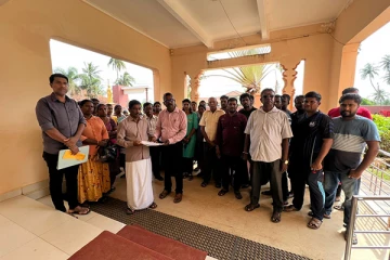 யாழில் ஆசிரியர்கள் இருவரது இடமாற்றத்தை நிறுத்துமாறு பெற்றோர்களால் அதிபருக்கு கோரிக்கைக் கடிதம்(Photos)