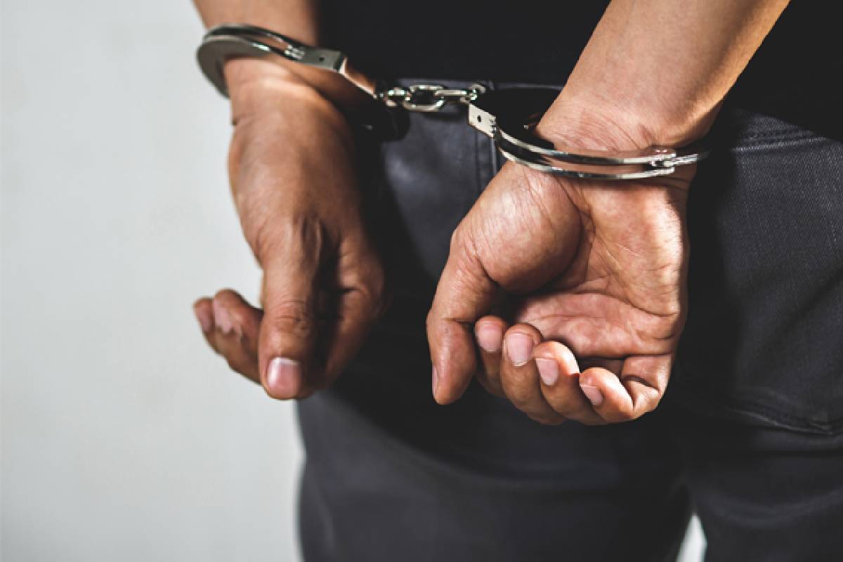 கட்டுநாயக்க விமான நிலையத்தில் வர்த்தகர் கைது! | Man Arrested At Airport With Kush Drugs