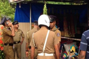 யாழில் வாளுடன் வீட்டை முற்றுக்கையிட்ட கல்லூரி மாணவன்: அச்சமடைந்த வயோதிப தாய்!