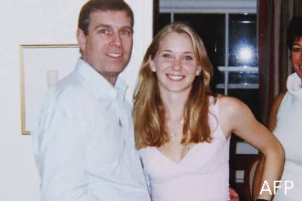 இளவரசர் ஆண்ட்ரூ சர்ச்சையால் மக்கள் ஆதரவை இழந்துவரும் ராஜகுடும்பம் | Support For Uk Royal Falls After Epstein Leaks