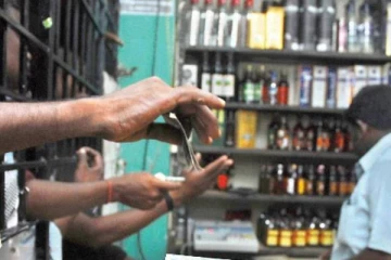 மதுபானங்களை பதுக்குவோருக்கு எச்சரிக்கை: கடுமையான சட்டம் அமுல்!