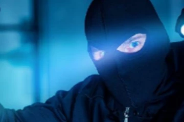 திருடச் சென்ற இடத்தில் கிழே கிடத்ததை கண்டு திக்குமுக்காடிப் போன திருடர்கள்!