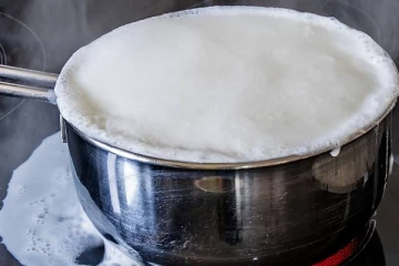 பால் காய்ச்சும் போது இந்த தவறை மட்டும் செய்யாதீங்க! ஆபத்து