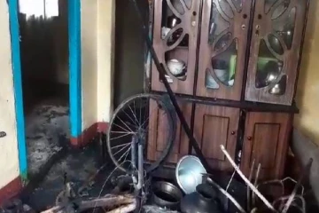 இரவுவேளை திடீர் தீ விபத்து: முற்றாக எரிந்த வீடு! மூவருக்கு நேர்ந்த நிலை