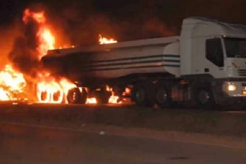 எரிபொருள் பவுசர் வெடித்ததில் 13 பேர் பலி!