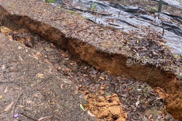 நுவரெலியா - ஹட்டன் பிரதான வீதி பகுதி தாழிறங்கல்: ஒருவழி போக்குவரத்து | Nuwara Eliya Hatton Main Road Area Thazhirangal