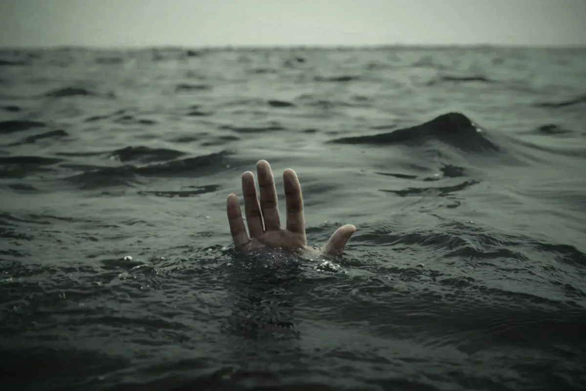 கடலில் நீராடும் போது மாயமான மாணவர்களின் சடலங்கள் மீட்பு! | Three School Students Drown In Water