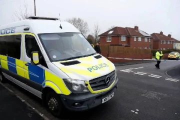 பிரித்தானிய குடியிருப்பு ஒன்றில் நடுங்கவைக்கும் சம்பவம்... கைதான பெண்ணைப் பார்த்து அதிர்ந்த மக்கள்