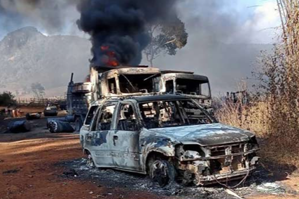 அப்பாவி மக்களை சுட்டு கொன்று உடல்களை தீயிட்டு கொளுத்திய கொடூர ராணுவம் | Myanmar 30 People Killed Brutal Army