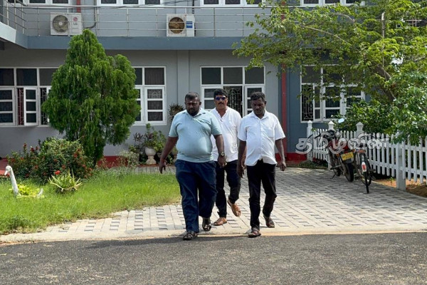 கரைதுறைப்பற்று பிரதேச சபை அமர்வில் வன்முறையில் ஈடுபட்ட உறுப்பினருக்கு எதிராக மனு கையளிப்பு | Karaithuraipattu Pradeshiya Sabha Petition