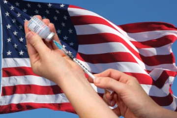 "இதற்குத்தான் கடவுள் 2 கைகளை கொடுத்துள்ளார்" ஆண்டுதோறும் ஒரே நேரத்தில் இரண்டு தடுப்பூசி! அமெரிக்கா திட்டம்