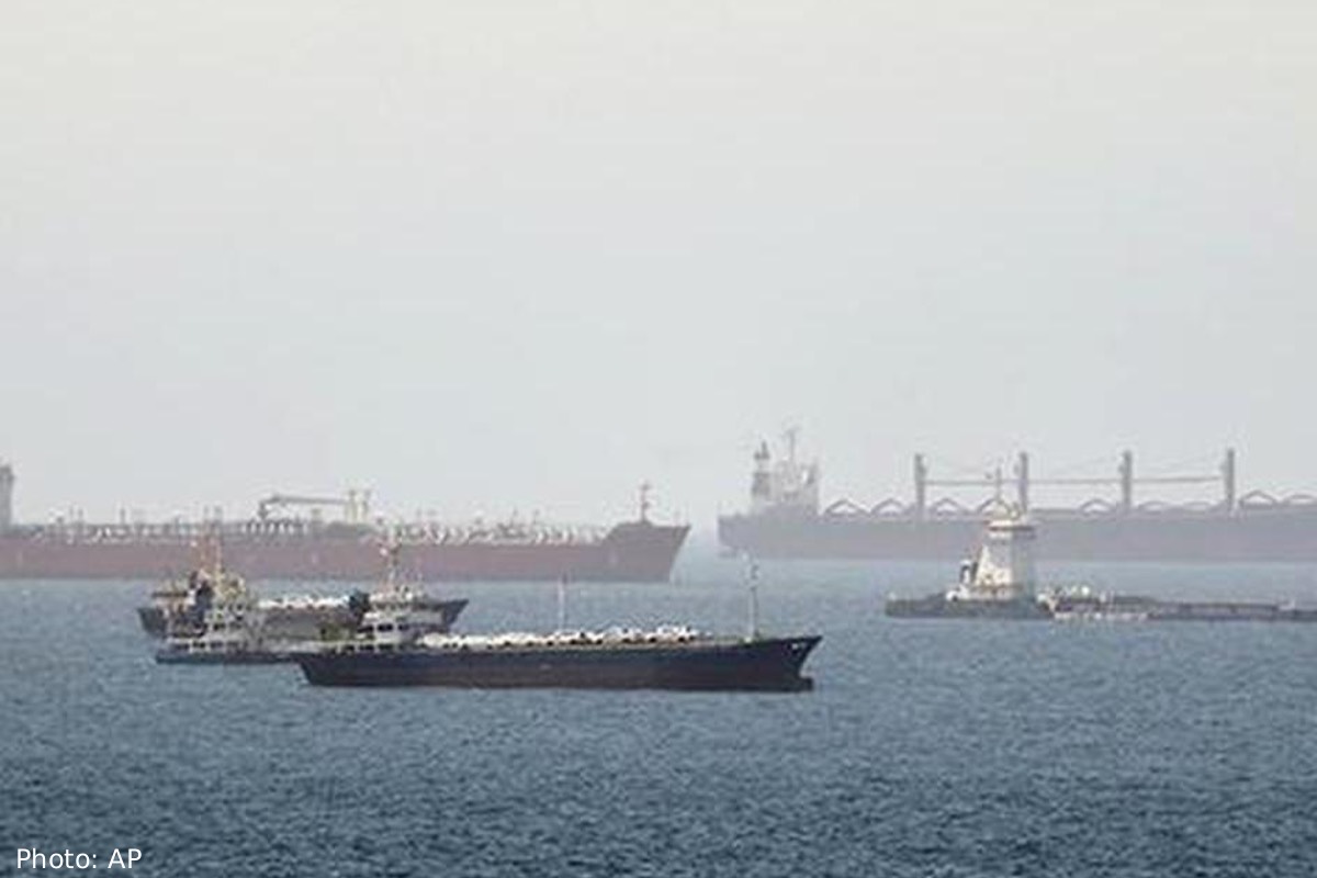 டோகோ கொடி தாங்கிய கப்பல் மீது ஈரான் தாக்குதல்: IRGC விடுத்த எச்சரிக்கை | Iran Attacks Togo Flagged Tanker In Hormuz Strait டோகோ கொடி தாங்கிய கப்பல் மீது ஈரான் தாக்குதல்: IRGC விடுத்த எச்சரிக்கை | Iran Attacks Togo Flagged Tanker In Hormuz Strait