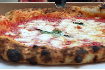 ஜேர்மன் உணவகம் ஒன்றில் பீட்சா வாங்க குவிந்த கூட்டம்: பின்னர் தெரியவந்த அதிரவைக்கும் உண்மை