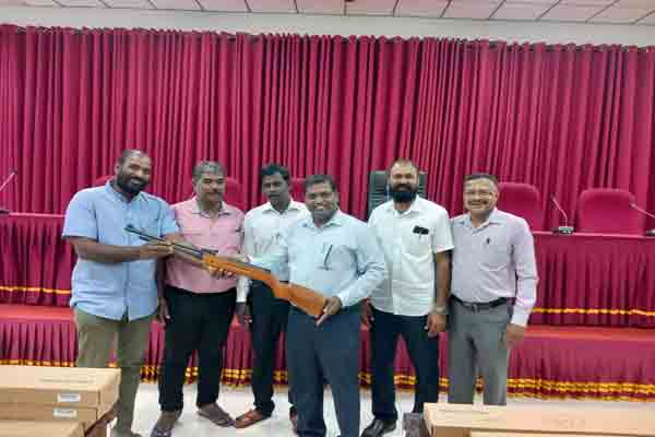 யாழில் குரங்குகளை சுட துப்பாக்கி வழங்கிய எம்.பி | Mp Provided Guns To Shoot Monkeys In Jaffna